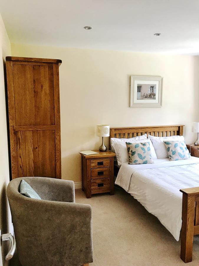 Moon House Bed and Breakfast Witney Esterno foto