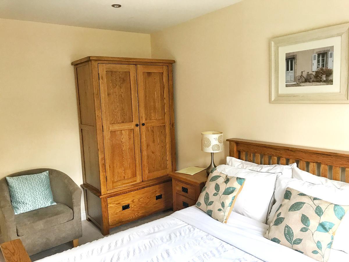 Moon House Bed and Breakfast Witney Esterno foto