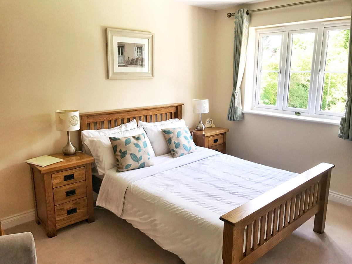 Moon House Bed and Breakfast Witney Esterno foto