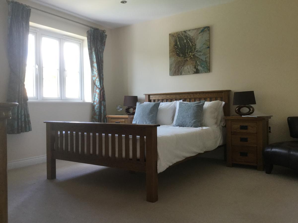 Moon House Bed and Breakfast Witney Esterno foto