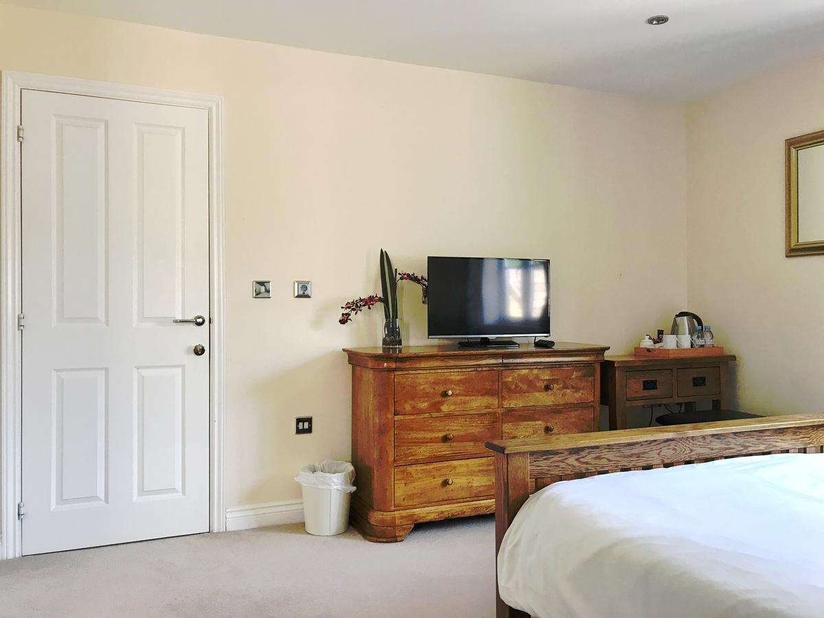 Moon House Bed and Breakfast Witney Esterno foto